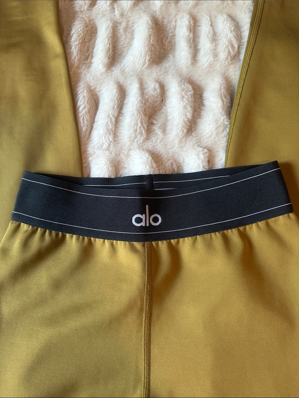 Alo Suit up Olive Green Active Leggings - Alo size Small - Picture 9 of 9